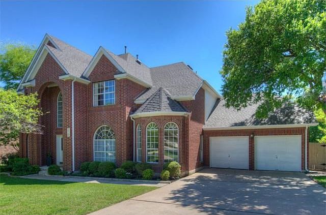 Welcome to 10102 Vaquero Trail in the desirable neighborhood of Spicewood Hills!