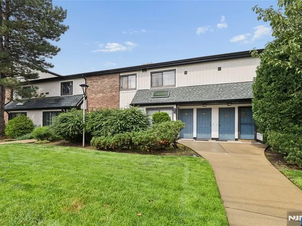 1447 John St, Fort Lee, NJ 07024