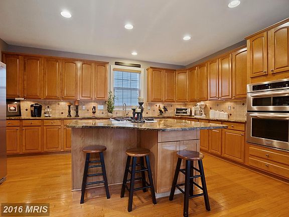 Updated Kitchen w/Granite and Stainless