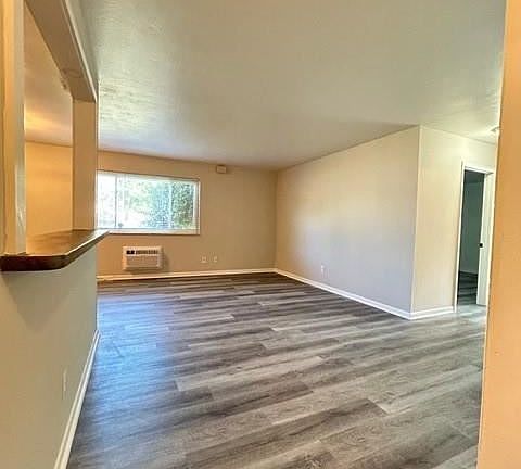 3rd image of 3101 Bromley Pl