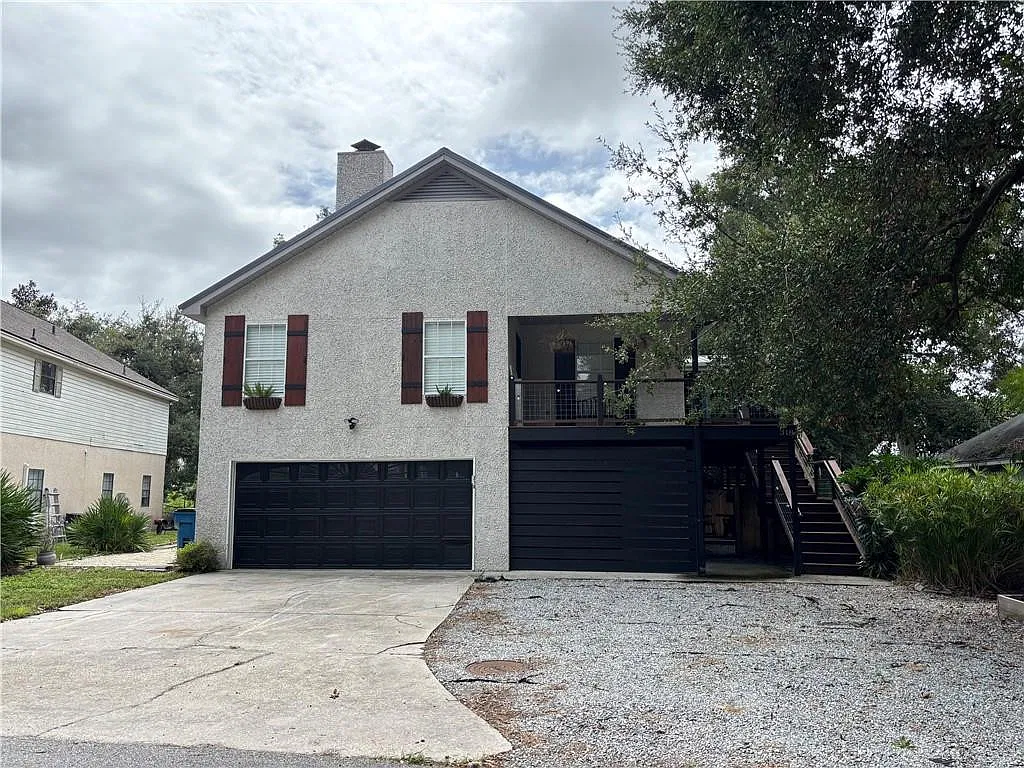 3 bed, 2.0 bath, 2352 sqft, $3,500 — Photo 1