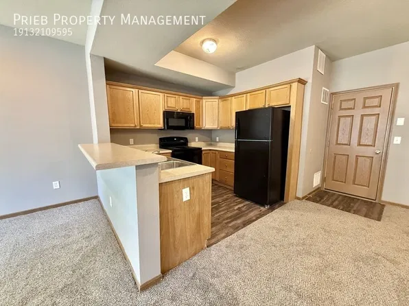 860 Woodson Ct, Gardner, KS