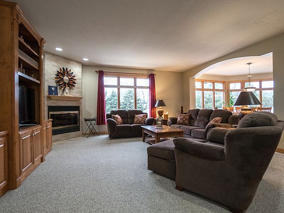 3rd image of 1024 Country Ln
