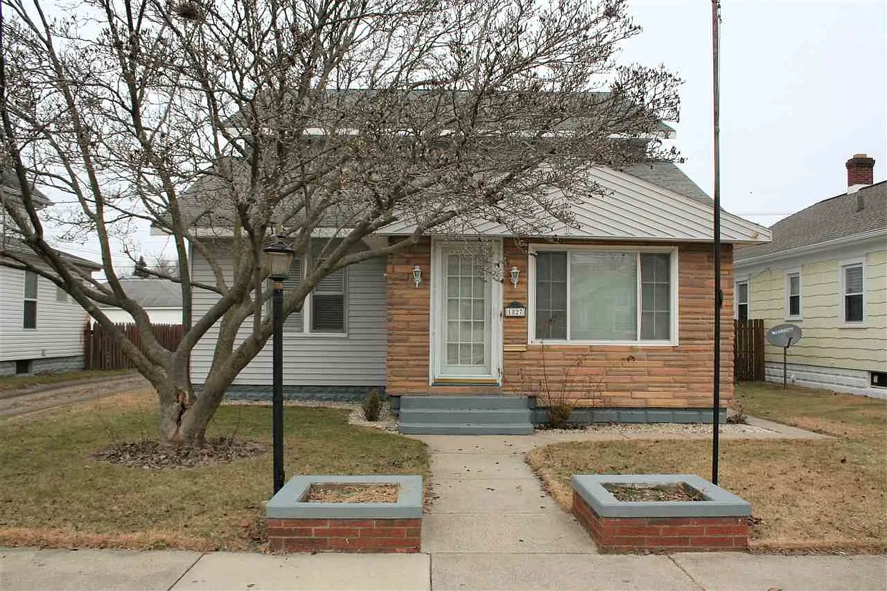 1827 E Bowman St photo 1