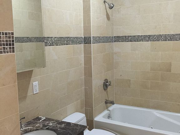 4th image of 203 27th Ave APT 3R