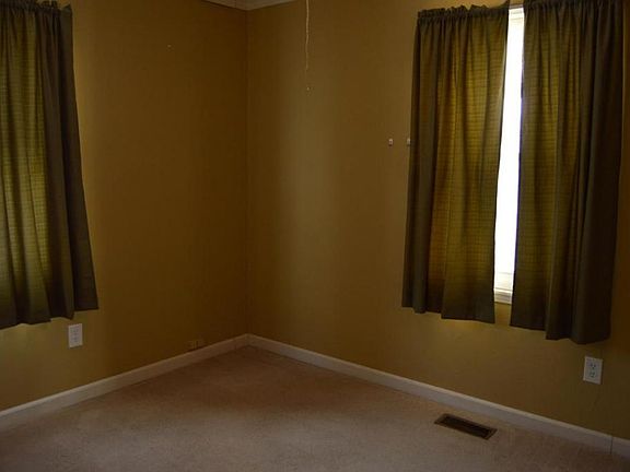 4th image of 128 N East St