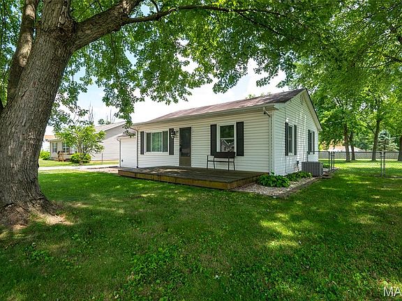 3rd image of 216 Sterling Dr