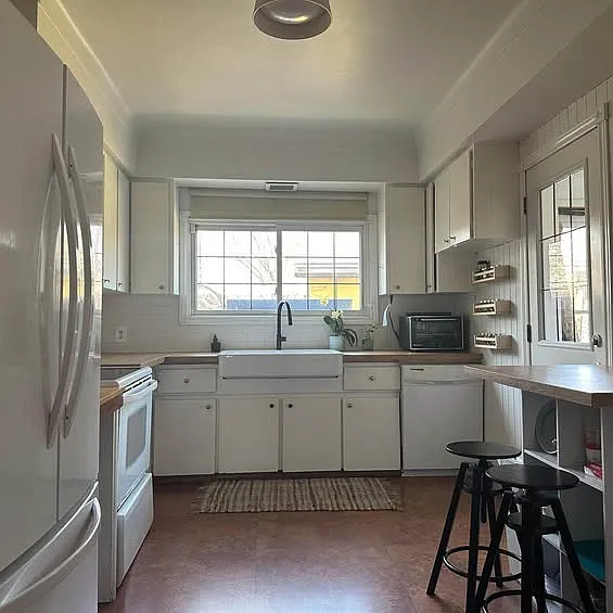 11 Minto Ave — Photo 1