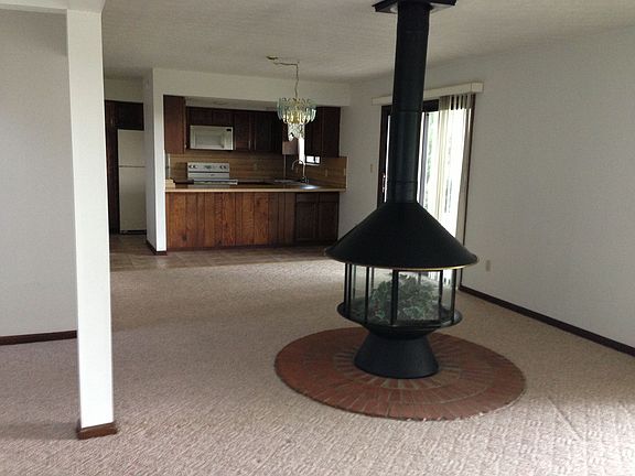 Dining Area & Fireplace