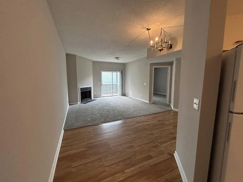 4230 Wilshire Blvd, unit 202d — Photo 3