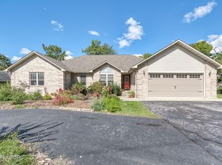 633 E Deer Creek Dr, Crossville, TN 38571
