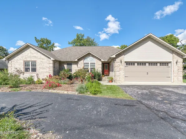 633 E Deer Creek Dr, Crossville, TN 38571