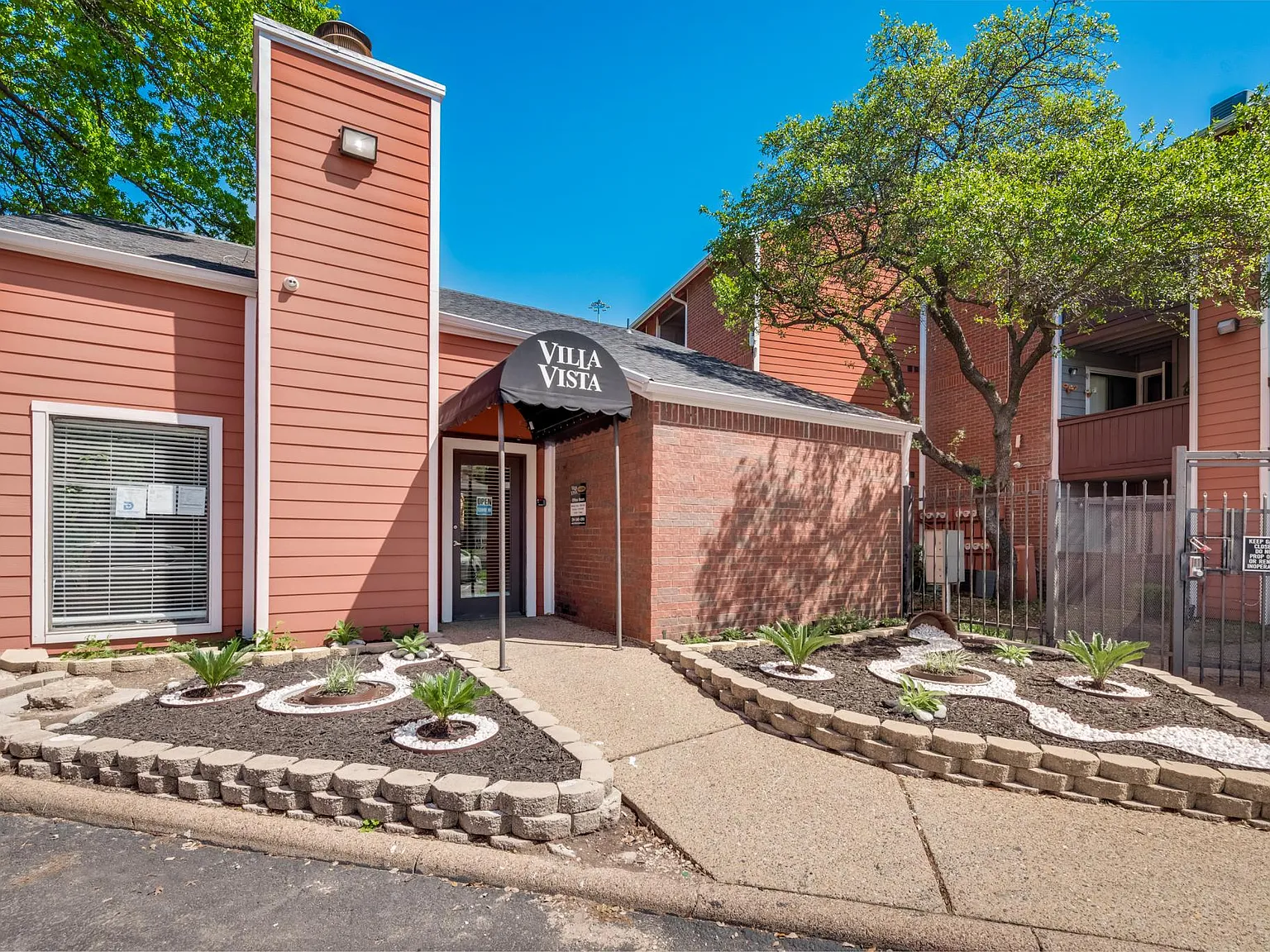 Villa Vista Apartments — Photo 1