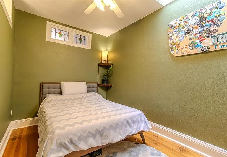 127 E Exposition Ave — Photo 6