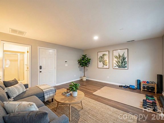 2nd image of 9639 Bailey Rd