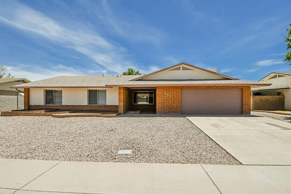4 bed, 2.0 bath, 2196 sqft, $2,580 — Photo 1