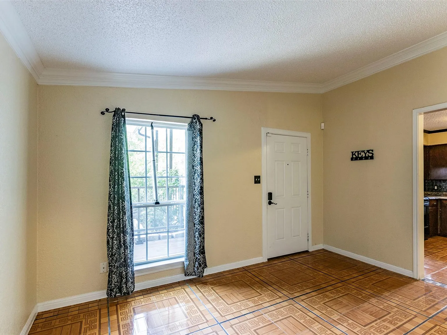 4 bed, 2.0 bath, 1272 sqft, $1,800 — Photo 3