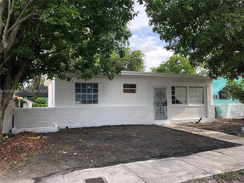 166 NW 68th Ter