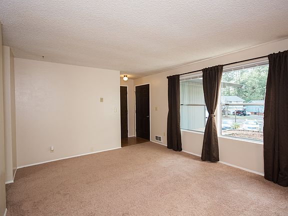 4th image of 15807 118th Avenue Ct E