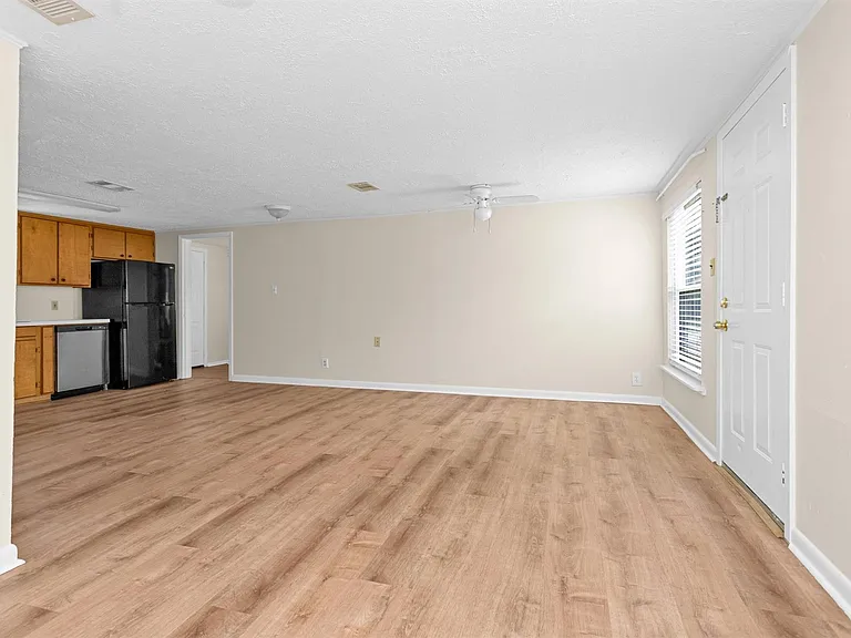 6002 Shelburne St — Photo 9