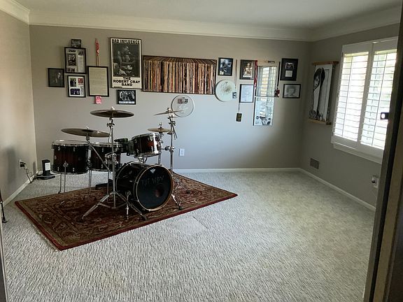 Family room/office/bedroom