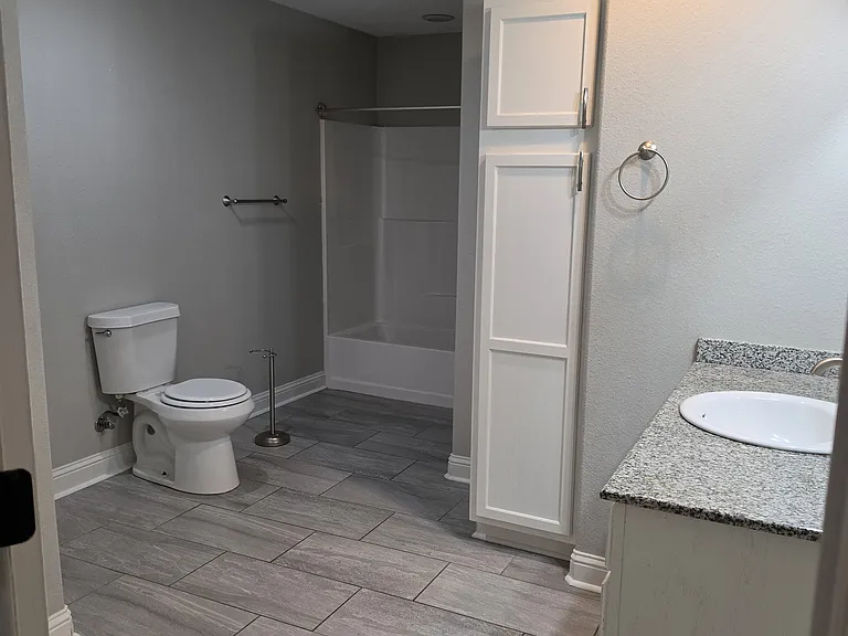2nd bathroom