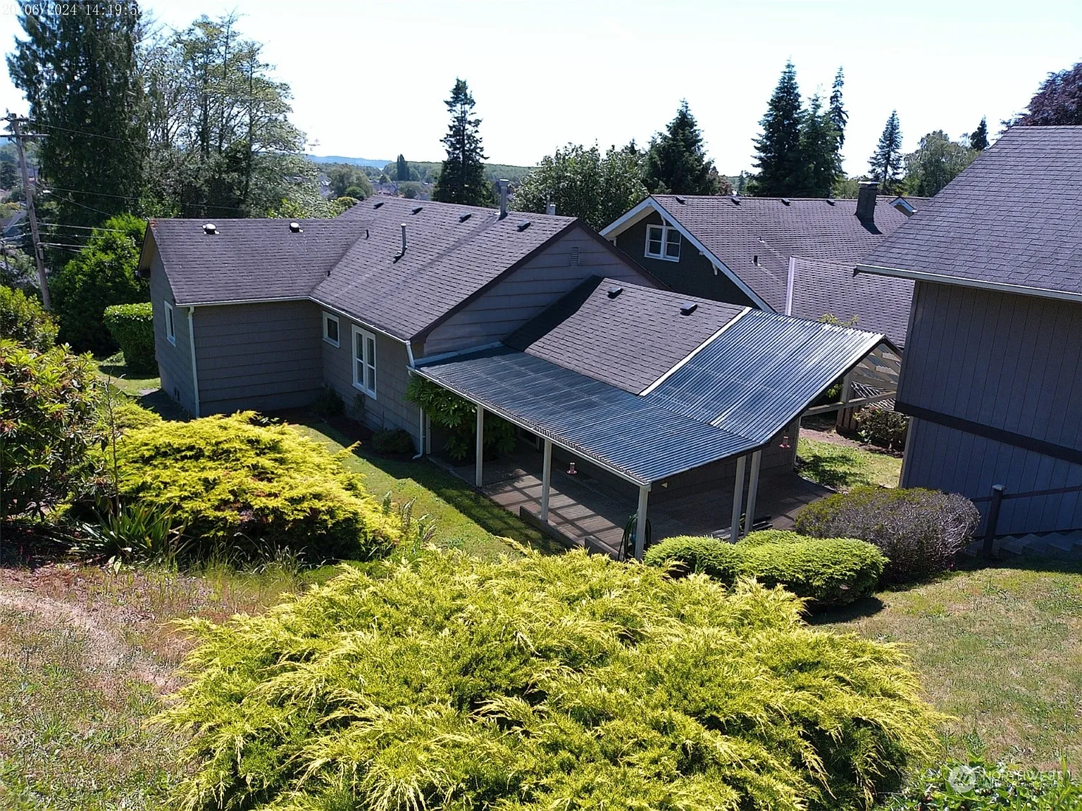323 Sunset Drive photo 1