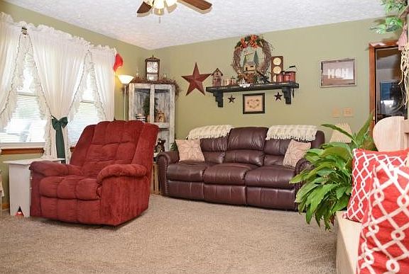 4th image of 135 Hartman Dr