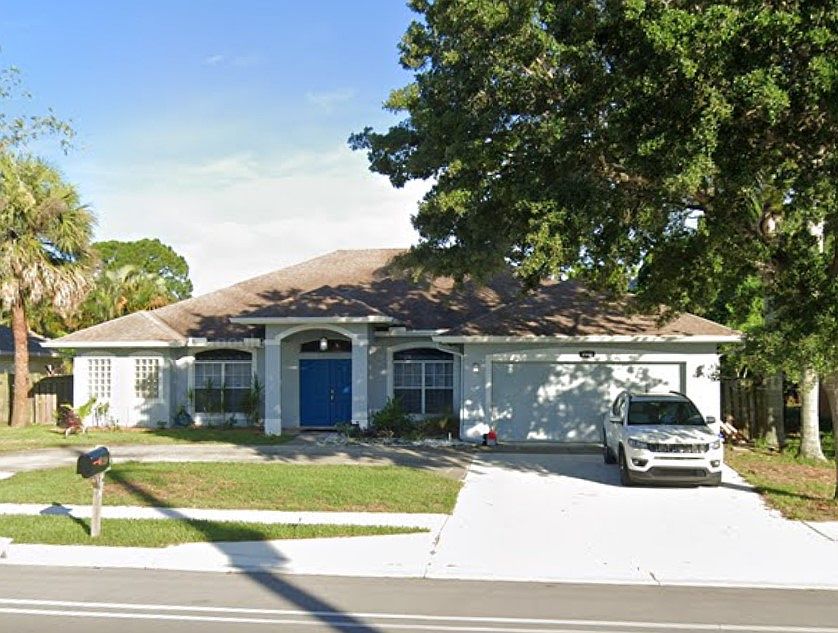 1st image of 1942 SE Floresta Dr