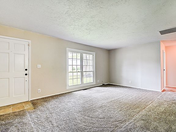 4th image of 3615 Ireland Dr