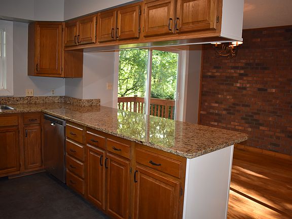5th image of 180 Hillside Dr