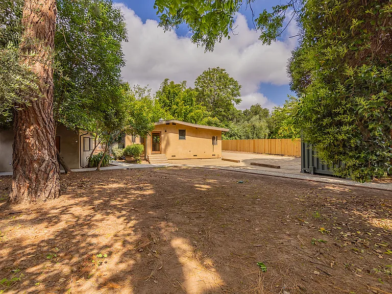 136 S Poli St — Photo 30