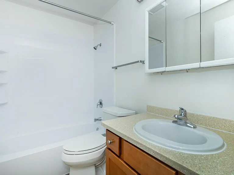 Corinthian Apartments — Photo 48