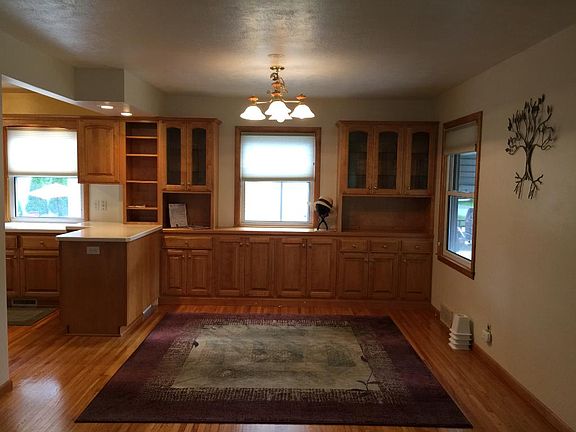 4th image of 816 5th St W