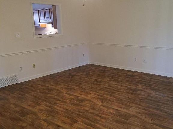 4th image of 8023 Creekwood Cir W