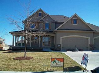 7622 Overview Dr, Papillion, NE 68046