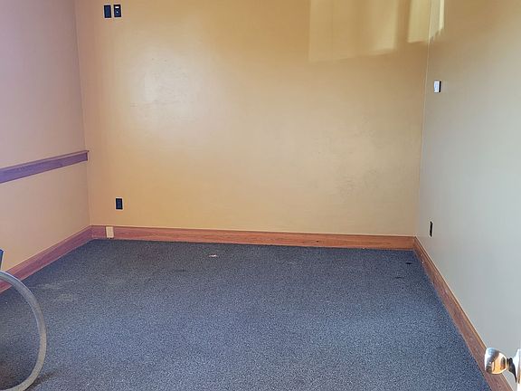 5th image of 28 Red Oak Dr
