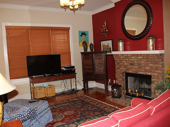 2nd image of 530 Holt Ave