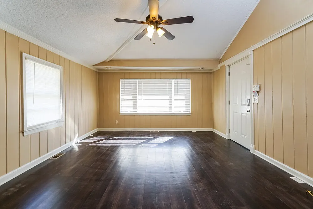 3 bed, 2.0 bath, 1316 sqft, $2,110 — Photo 4