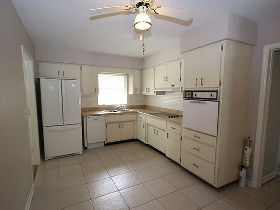 4th image of 2231 Habersham Dr