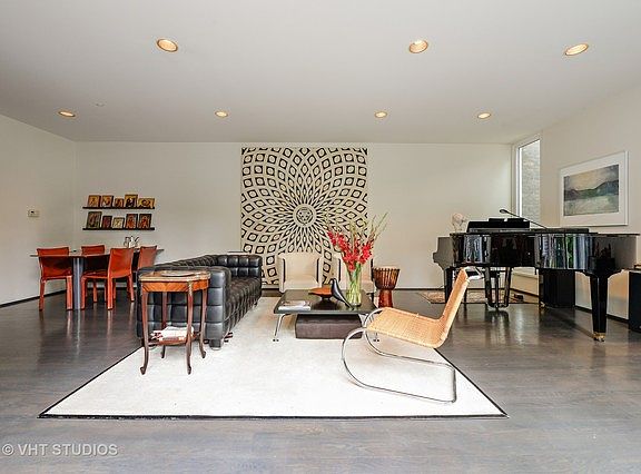 3rd image of 1324 N Sandburg Ter #1324