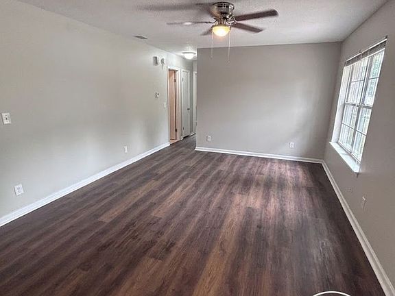 3rd image of 626 Fleming Rd