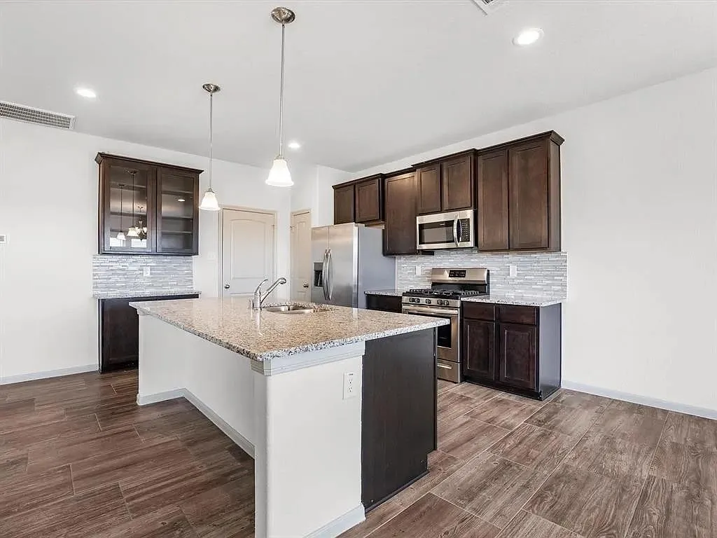 4 bed, 3.5 bath, 1900 sqft, $2,700 — Photo 4