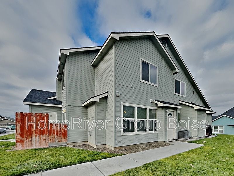 1st image of 3912 Washington Ave APT 102