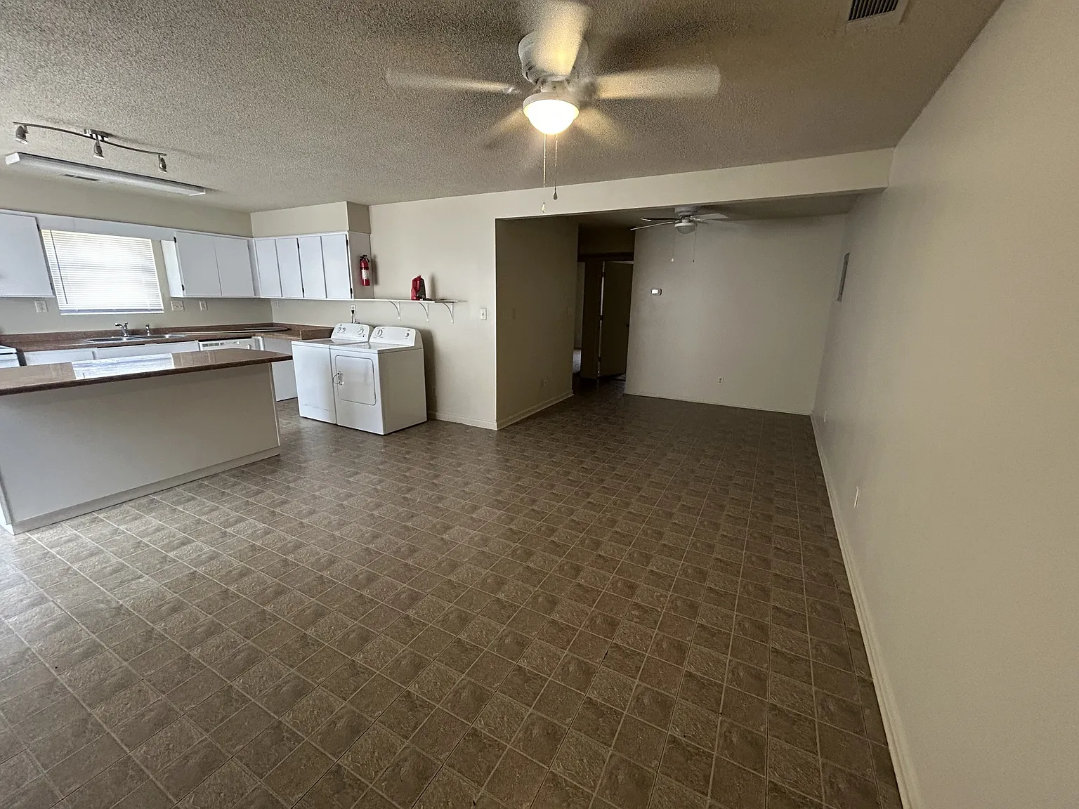 2 bed, 1000 sqft, $950 — Photo 2