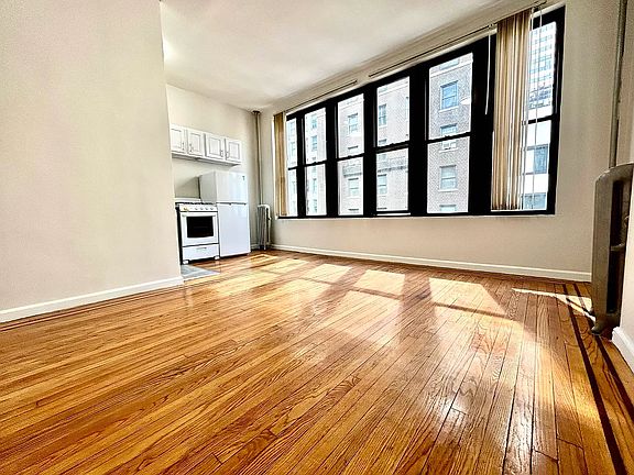 3rd image of 50 W 55th St #4I
