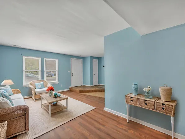 717 Wolftrap Ln, Virginia Beach, VA 23462