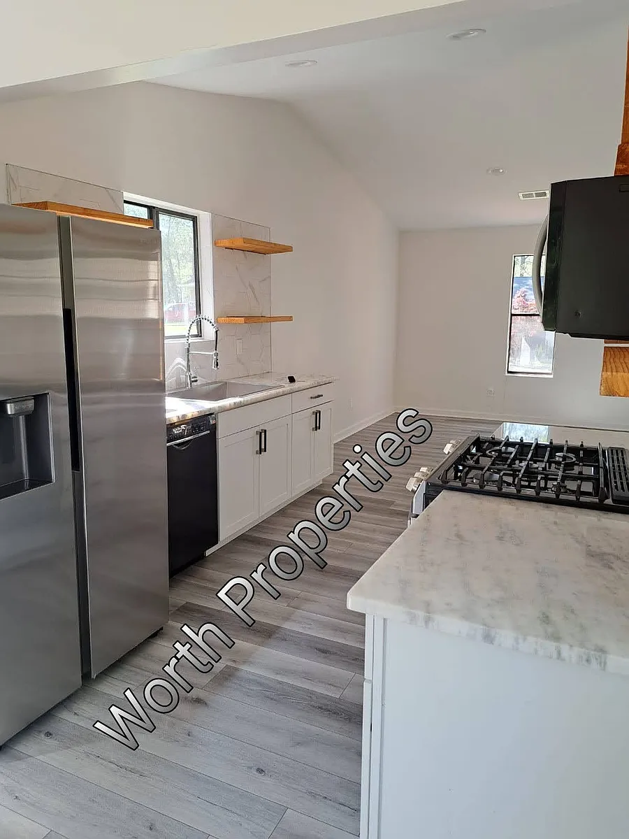 Building Photo - Helen Ln SW