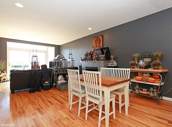 3rd image of 6135 N Broadway Ave #301