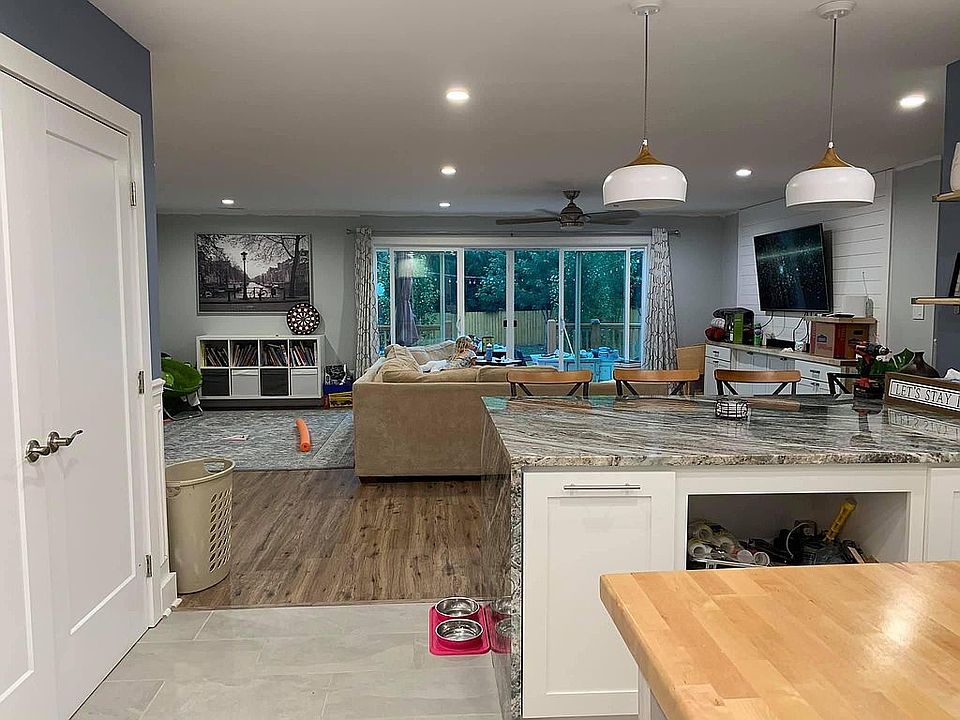 1st image of 10509 Camelback Cir